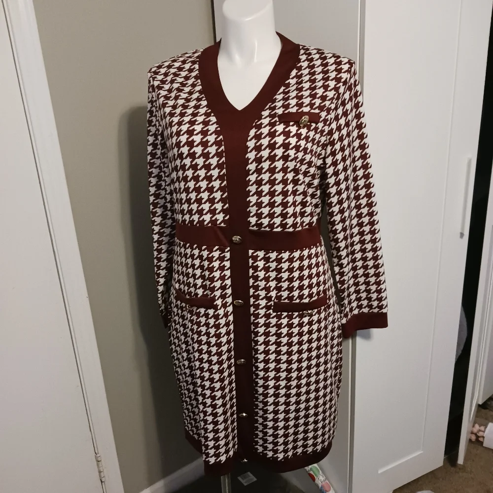 Dress - Picture 2 of 4